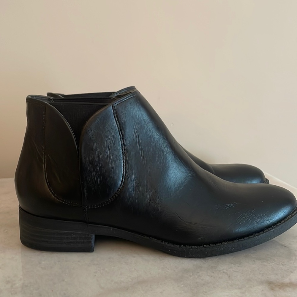 Unisa black ankle boots
